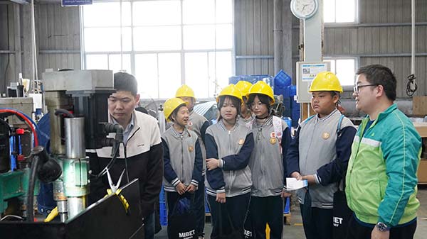 650彩票携手青少年探索绿色智造工厂